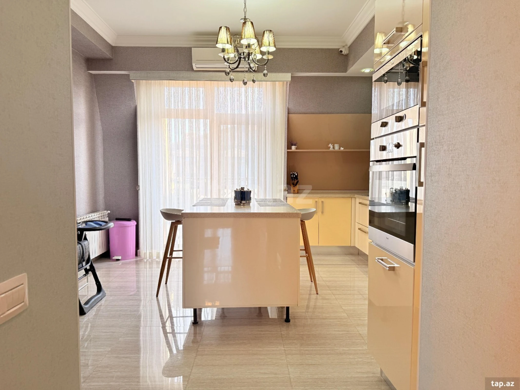 Kirayə verilir 5 otaqlı yeni tikili 210 m²