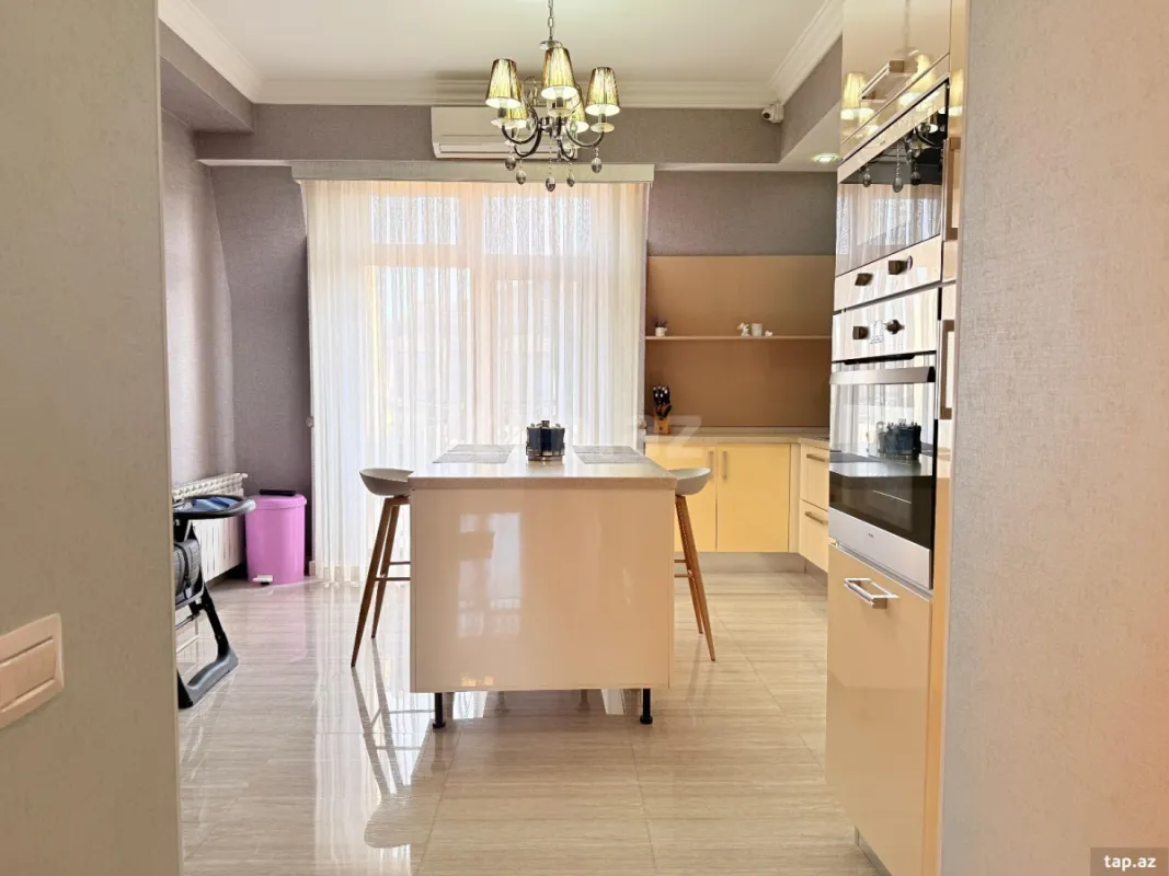 Kirayə verilir 5 otaqlı yeni tikili 210 m²