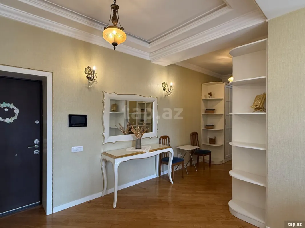 Kirayə verilir 5 otaqlı yeni tikili 210 m²