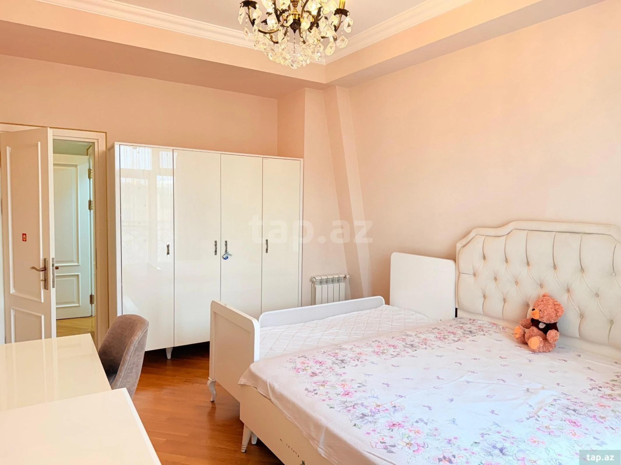 Kirayə verilir 5 otaqlı yeni tikili 210 m²