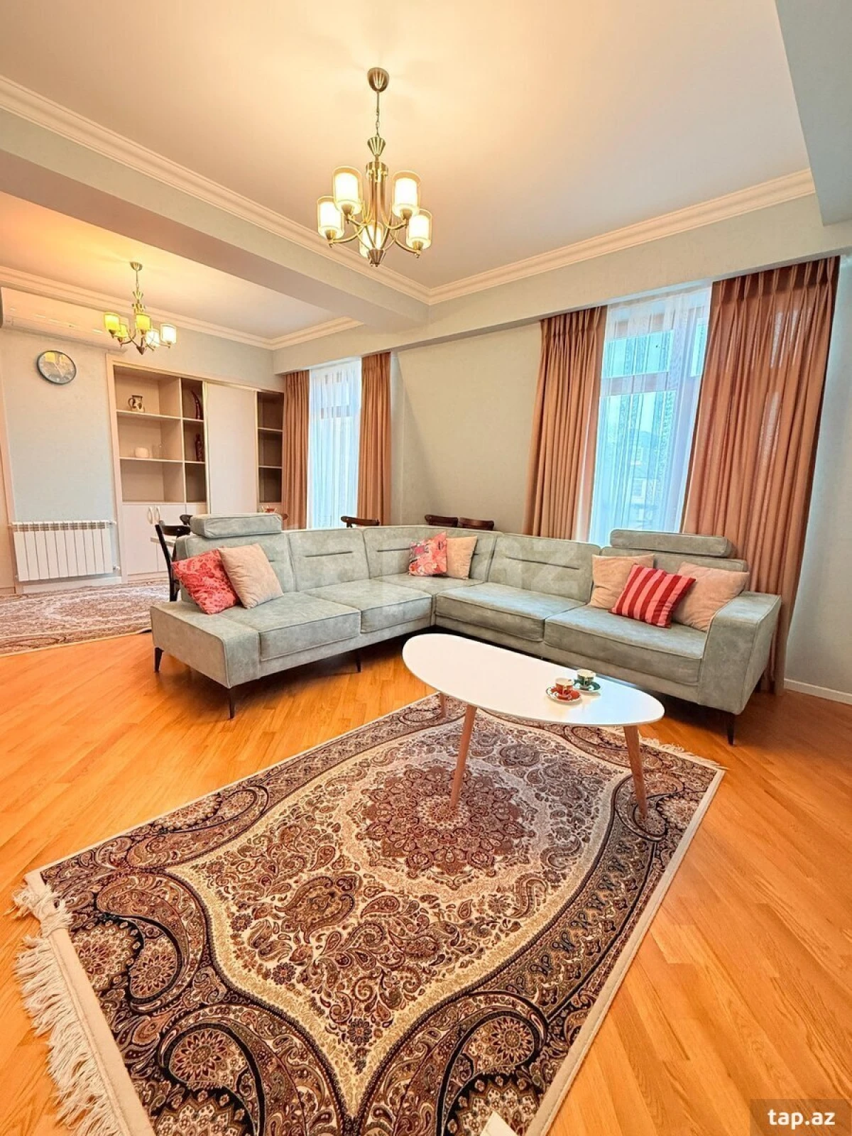 Kirayə verilir 5 otaqlı yeni tikili 210 m²