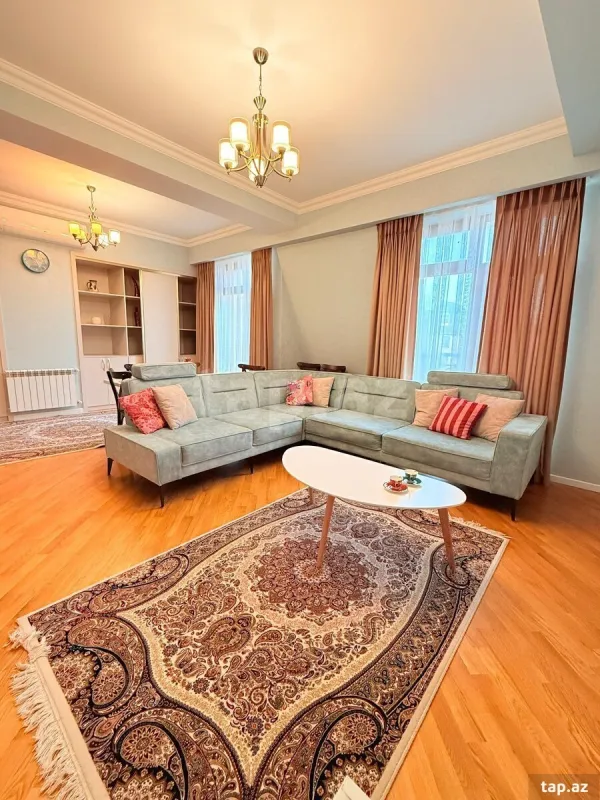 Kirayə verilir 5 otaqlı yeni tikili 210 m²