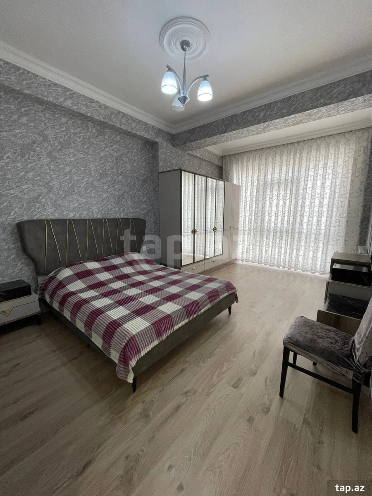 Kirayə verilir 2 otaqlı yeni tikili 75 m²
