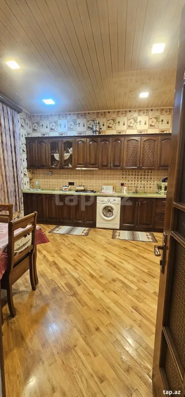 Satılır 9 otaqlı həyət evi 300 m²