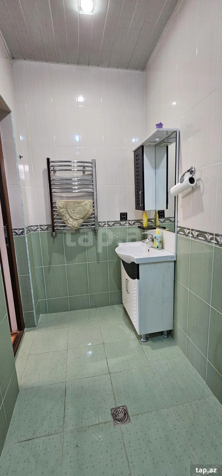 Satılır 9 otaqlı həyət evi 300 m²