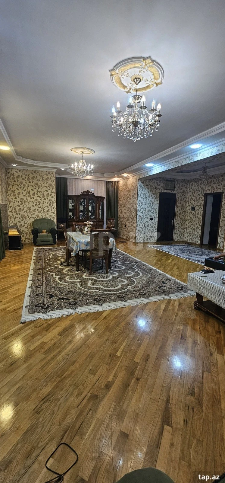 Satılır 9 otaqlı həyət evi 300 m²