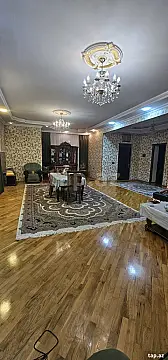 Satılır 9 otaqlı həyət evi 300 m²