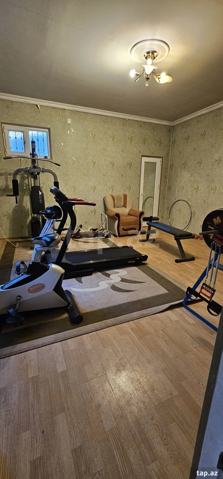 Satılır 9 otaqlı həyət evi 300 m²