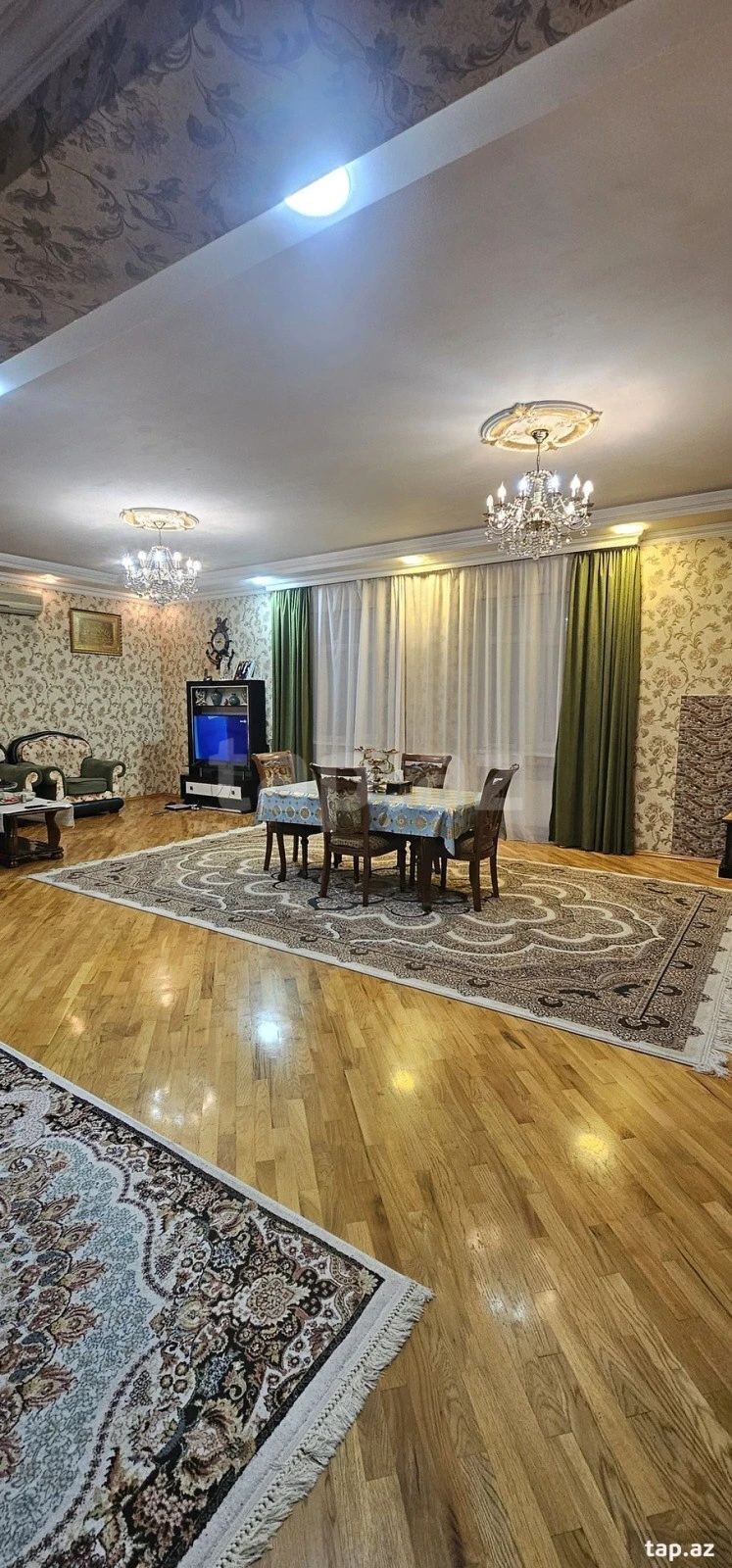 Satılır 9 otaqlı həyət evi 300 m²