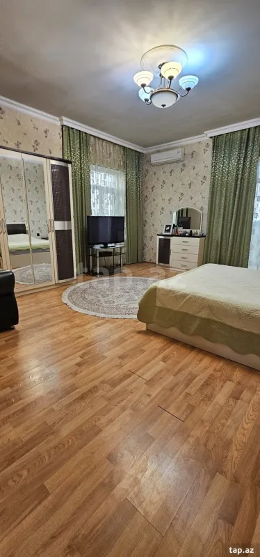 Satılır 9 otaqlı həyət evi 300 m²