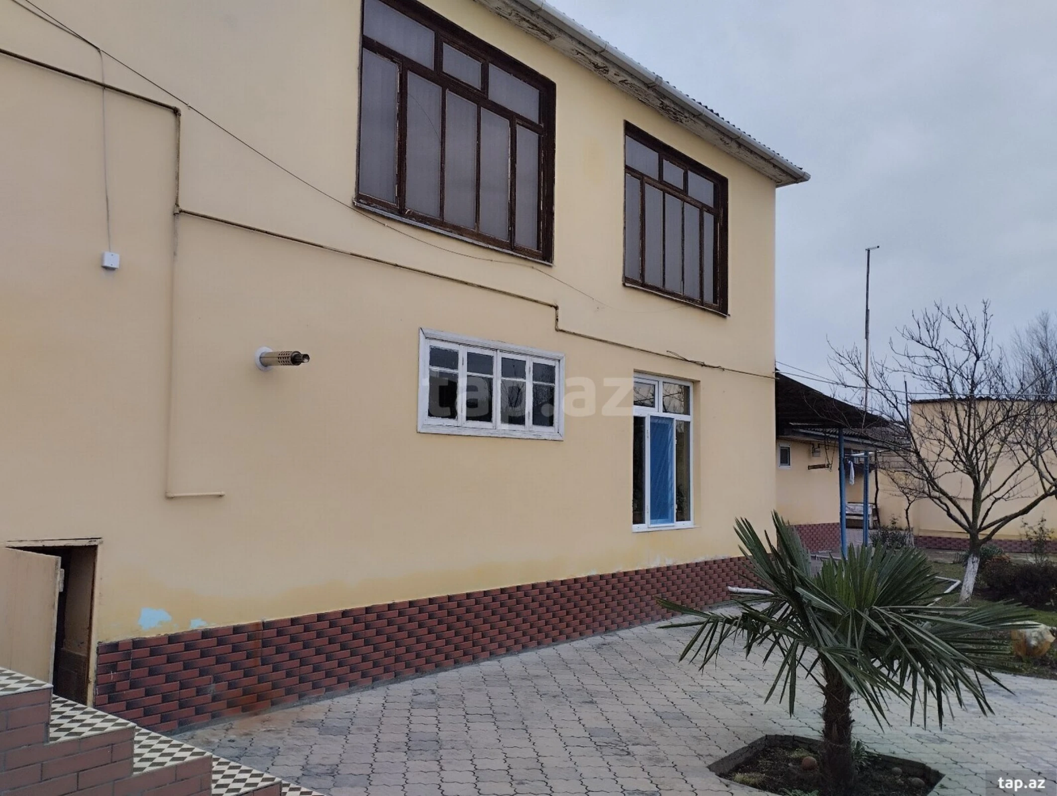 Satılır 4 otaqlı həyət evi 200 m²