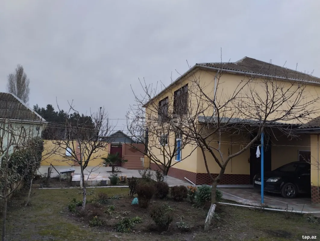 Satılır 4 otaqlı həyət evi 200 m²