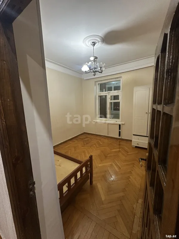 Kirayə verilir 3 otaqlı köhnə tikili 80 m²
