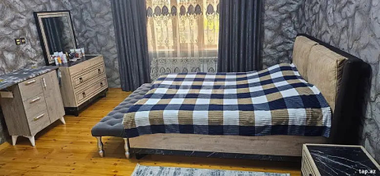 Satılır 4 otaqlı həyət evi 400 m²