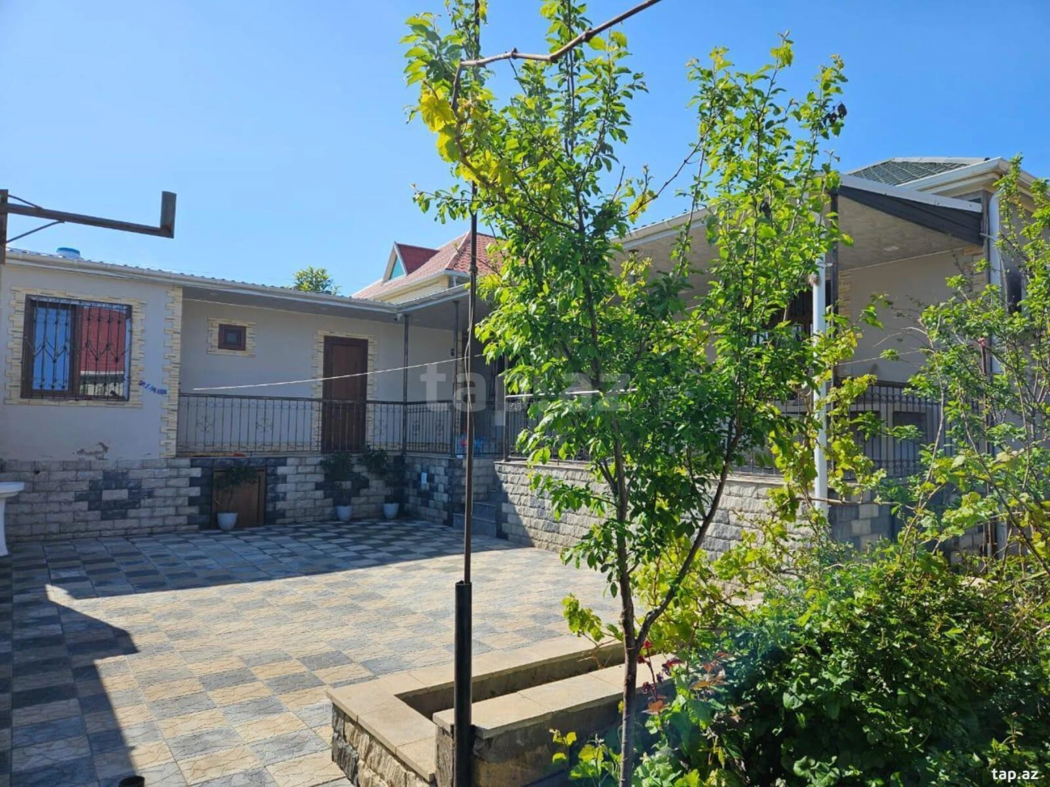 Satılır 4 otaqlı həyət evi 400 m²