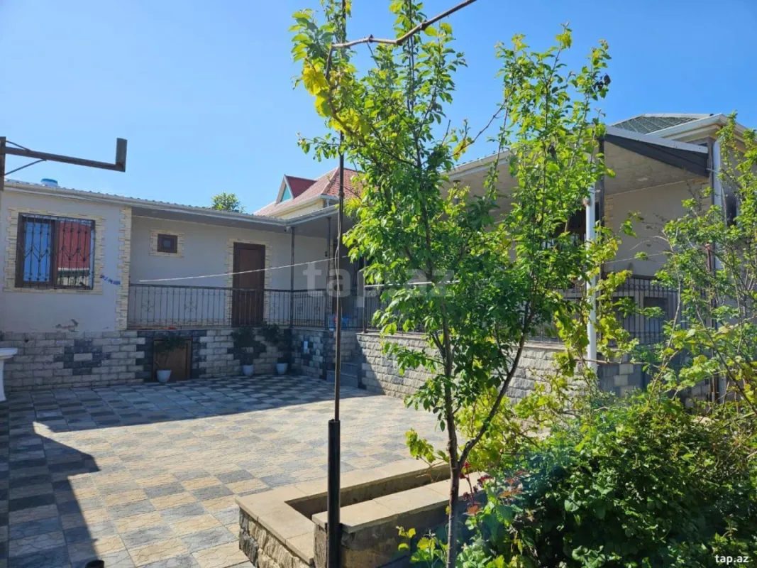 Satılır 4 otaqlı həyət evi 400 m²