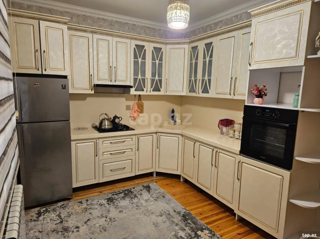 Satılır 4 otaqlı həyət evi 400 m²