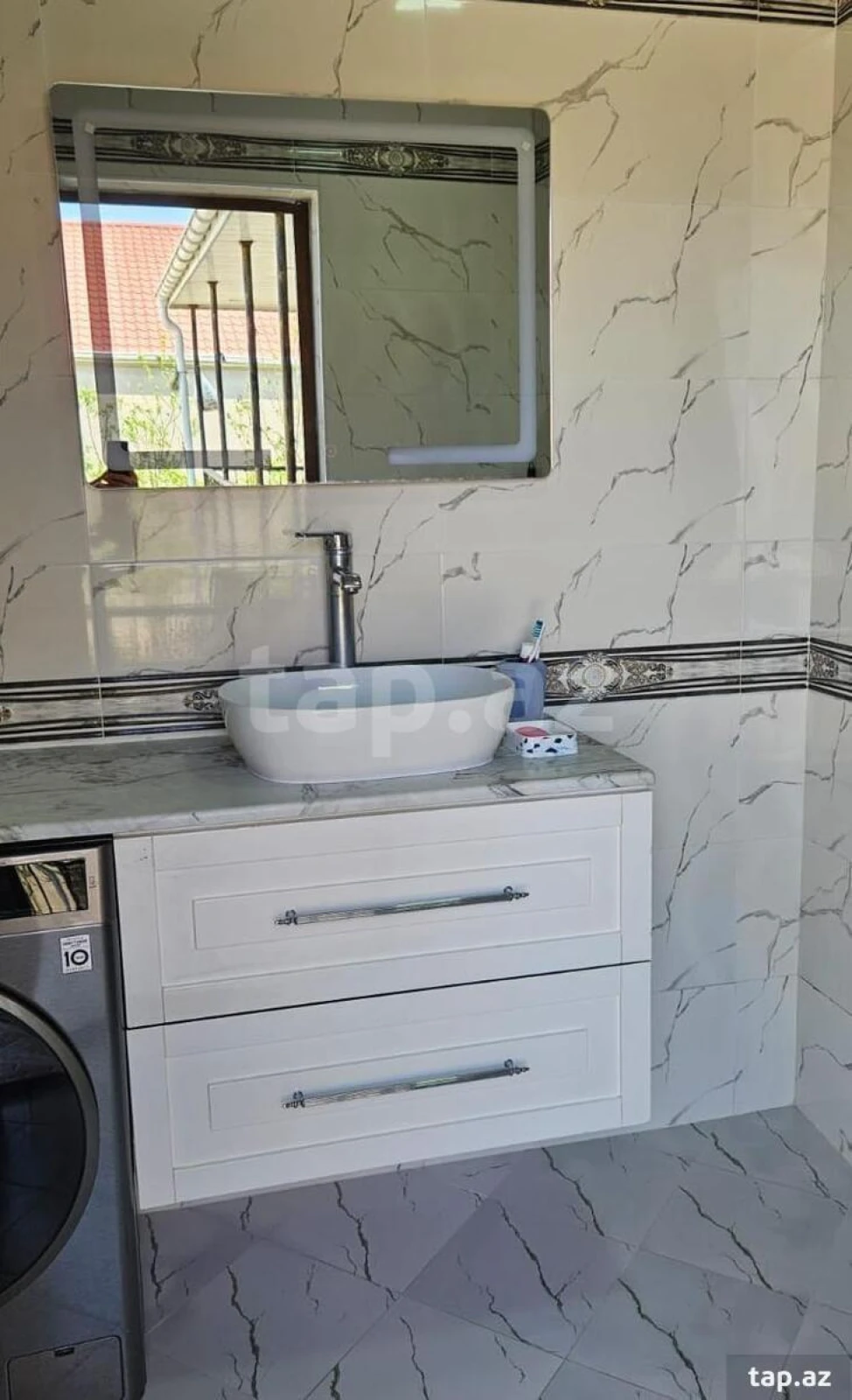 Satılır 4 otaqlı həyət evi 400 m²