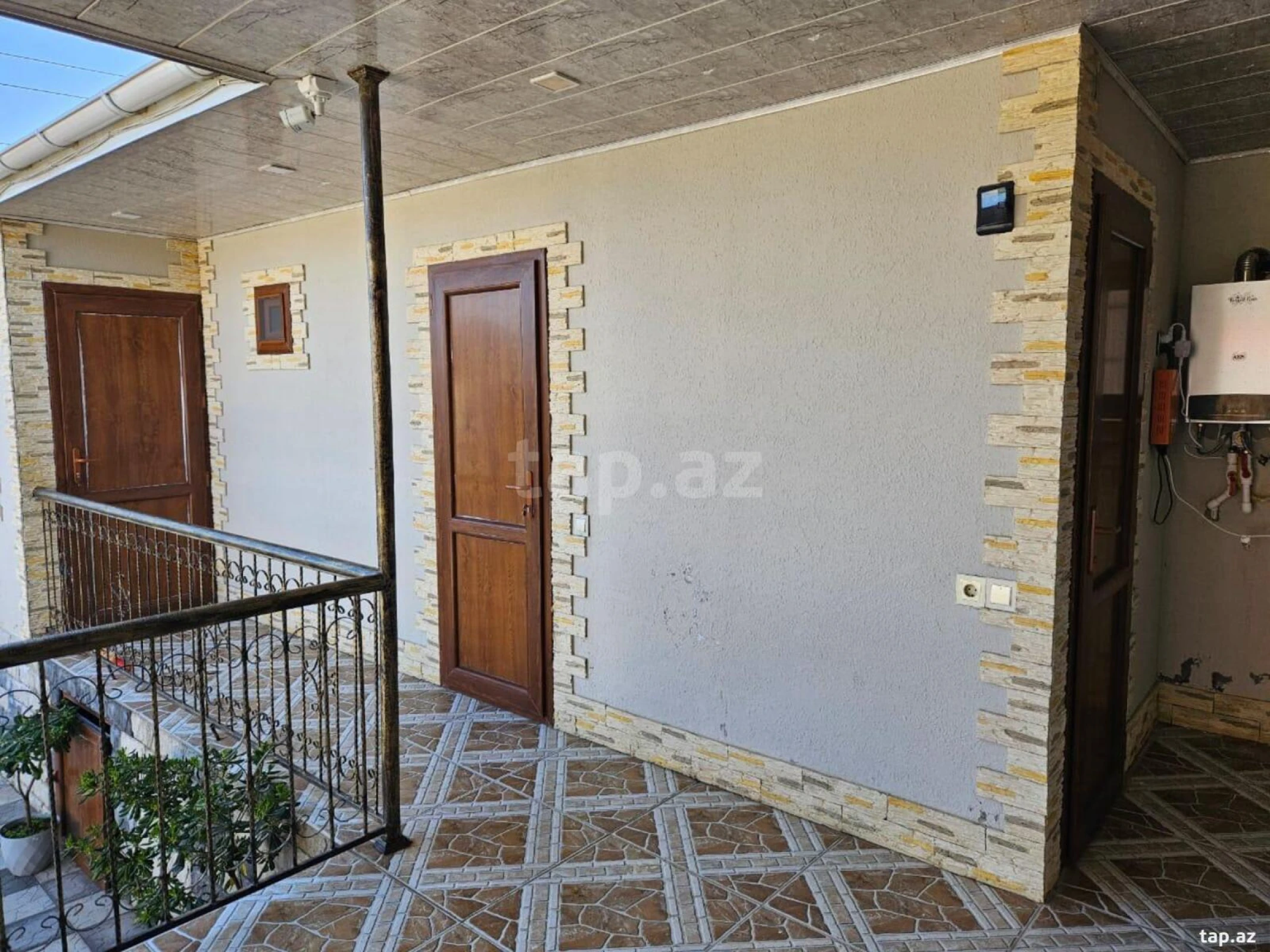 Satılır 4 otaqlı həyət evi 400 m²