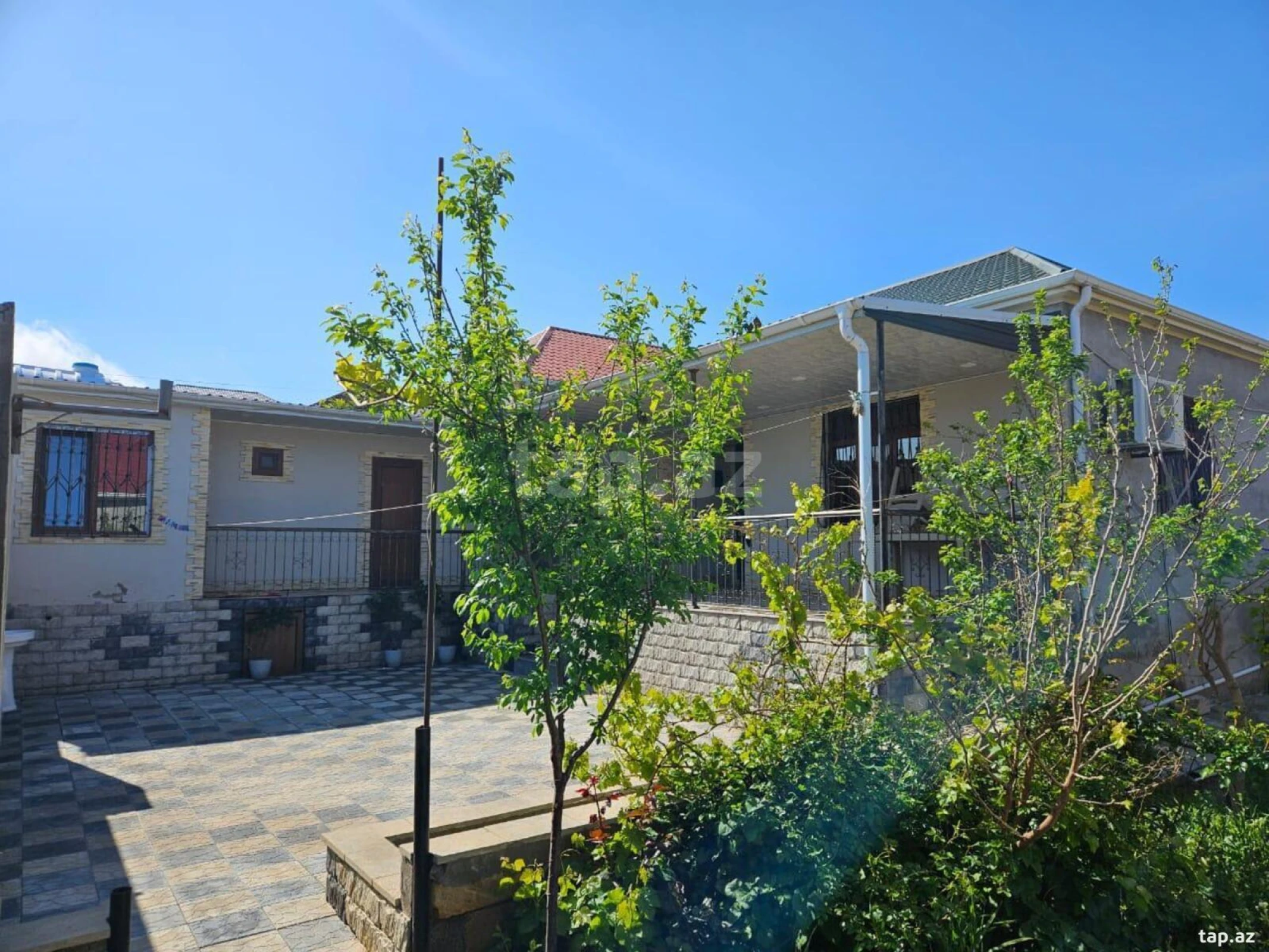 Satılır 4 otaqlı həyət evi 400 m²