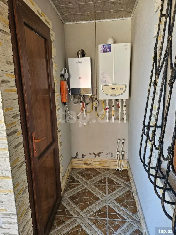 Satılır 4 otaqlı həyət evi 400 m²