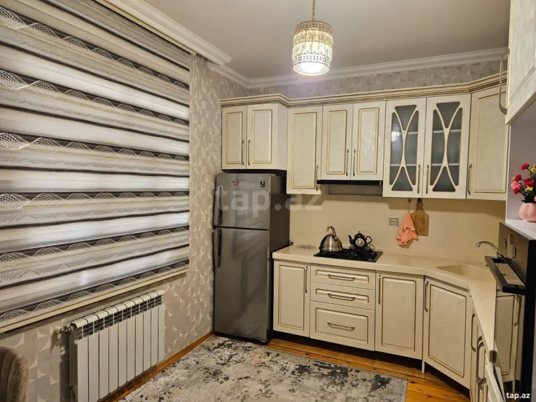 Satılır 4 otaqlı həyət evi 400 m²