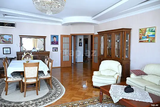 Kirayə verilir 4 otaqlı mənzil 200 m²