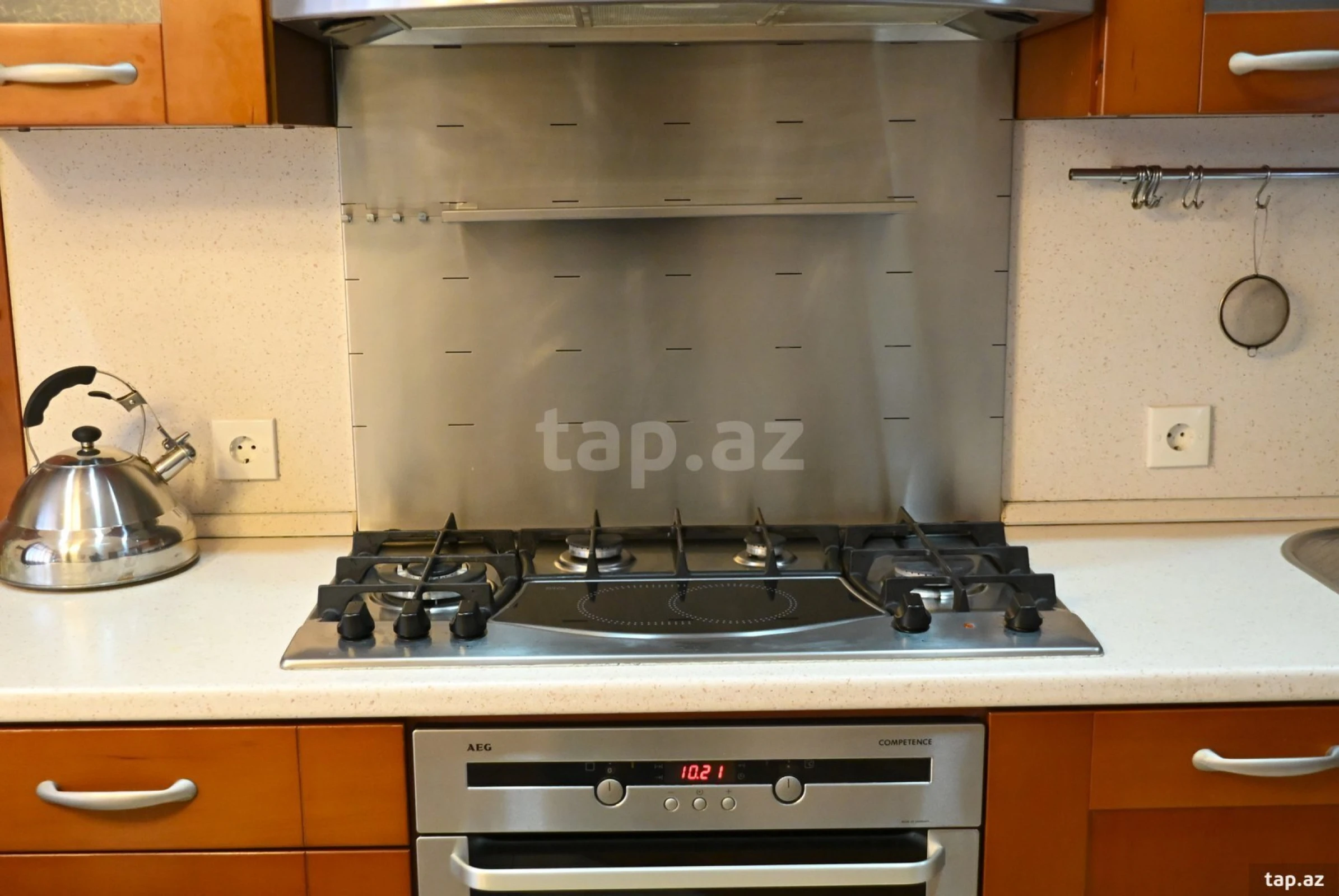 Kirayə verilir 4 otaqlı mənzil 200 m²