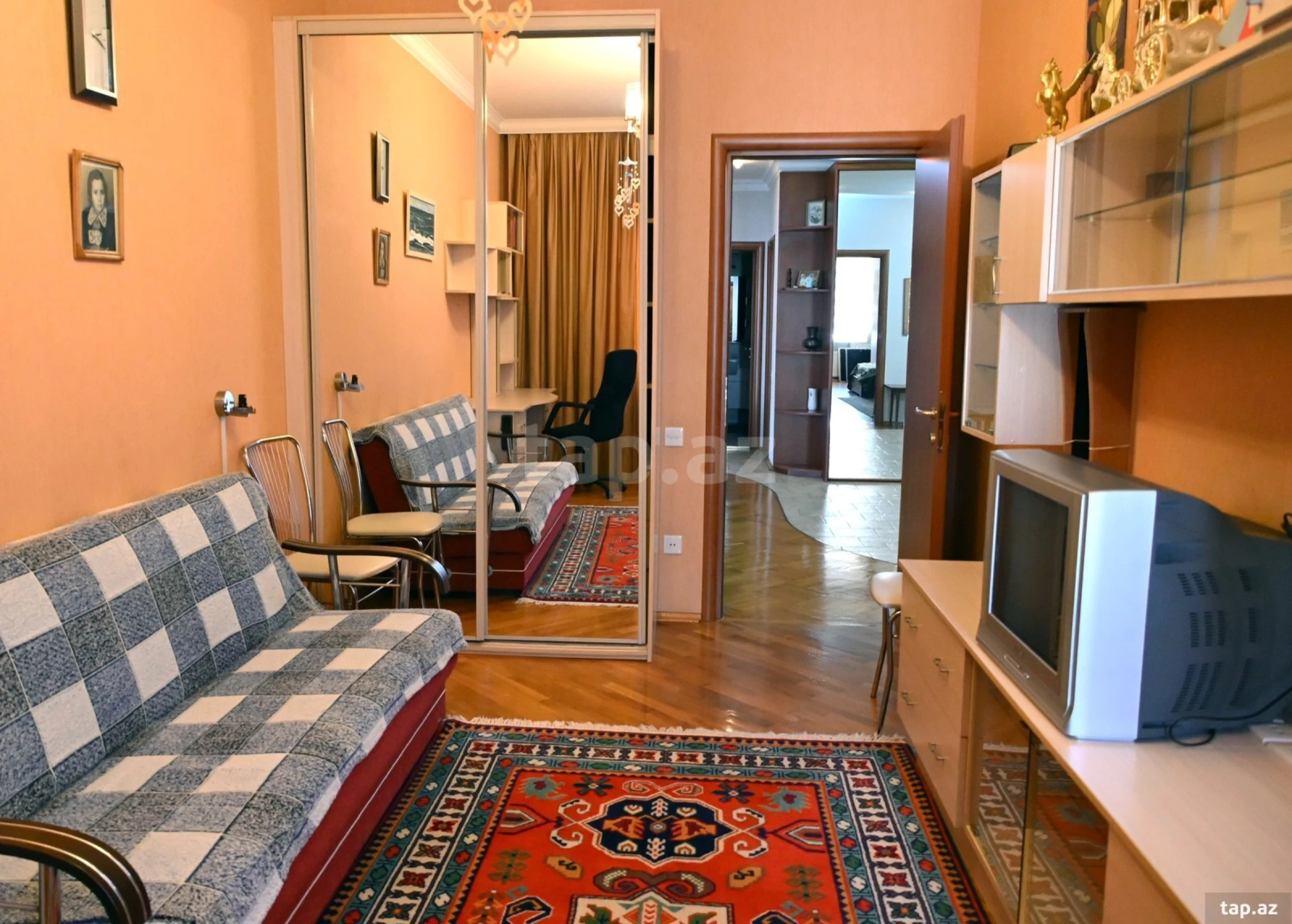 Kirayə verilir 4 otaqlı mənzil 200 m²