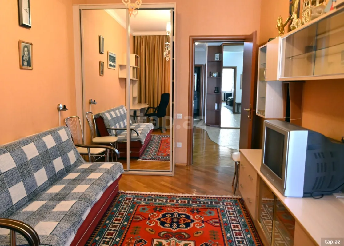 Kirayə verilir 4 otaqlı mənzil 200 m²