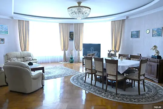 Kirayə verilir 4 otaqlı mənzil 200 m²