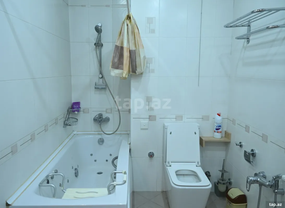 Kirayə verilir 4 otaqlı mənzil 200 m²