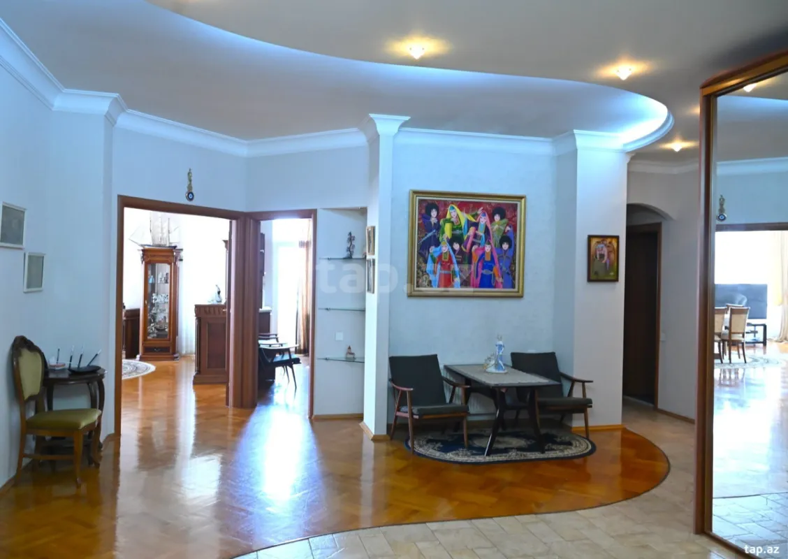 Kirayə verilir 4 otaqlı mənzil 200 m²