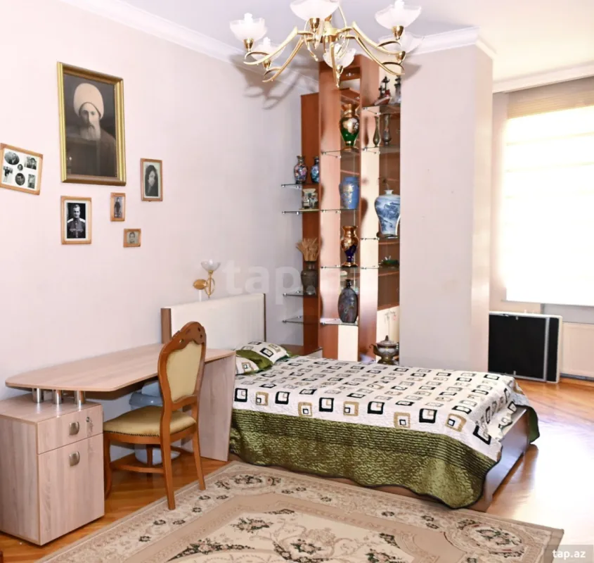 Kirayə verilir 4 otaqlı mənzil 200 m²