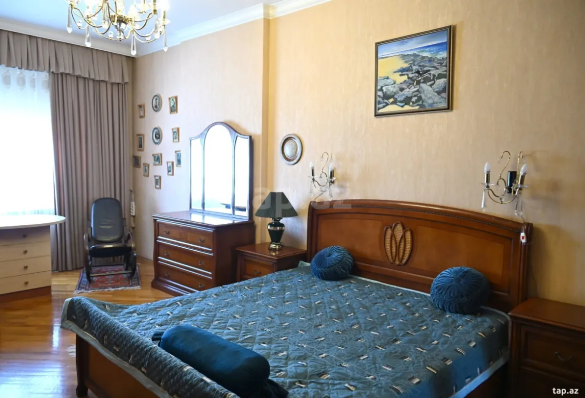 Kirayə verilir 4 otaqlı mənzil 200 m²