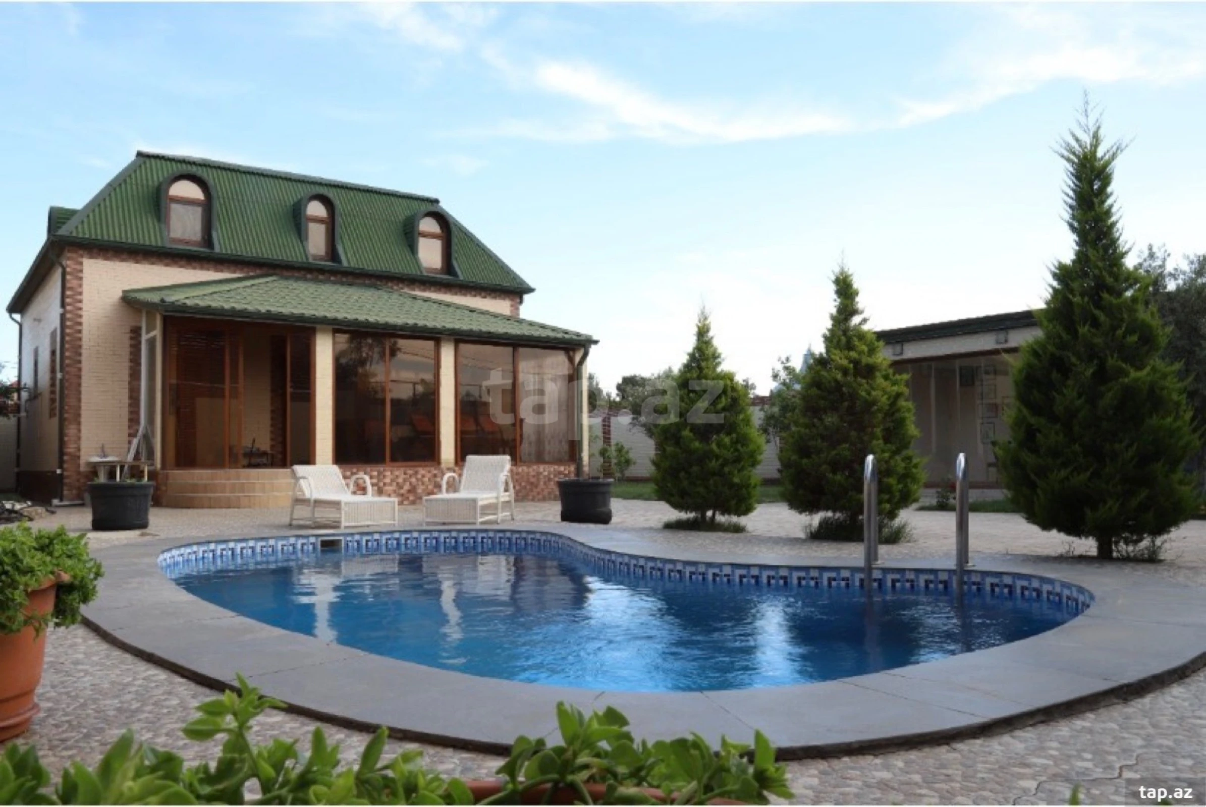 Satılır 6 otaqlı həyət evi 140 m²