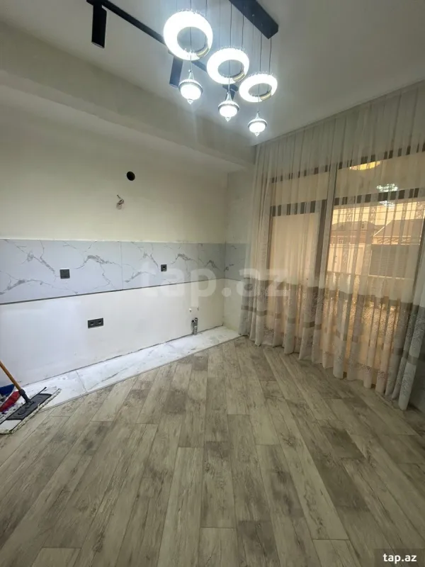 Satılır 4 otaqlı həyət evi 250 m²