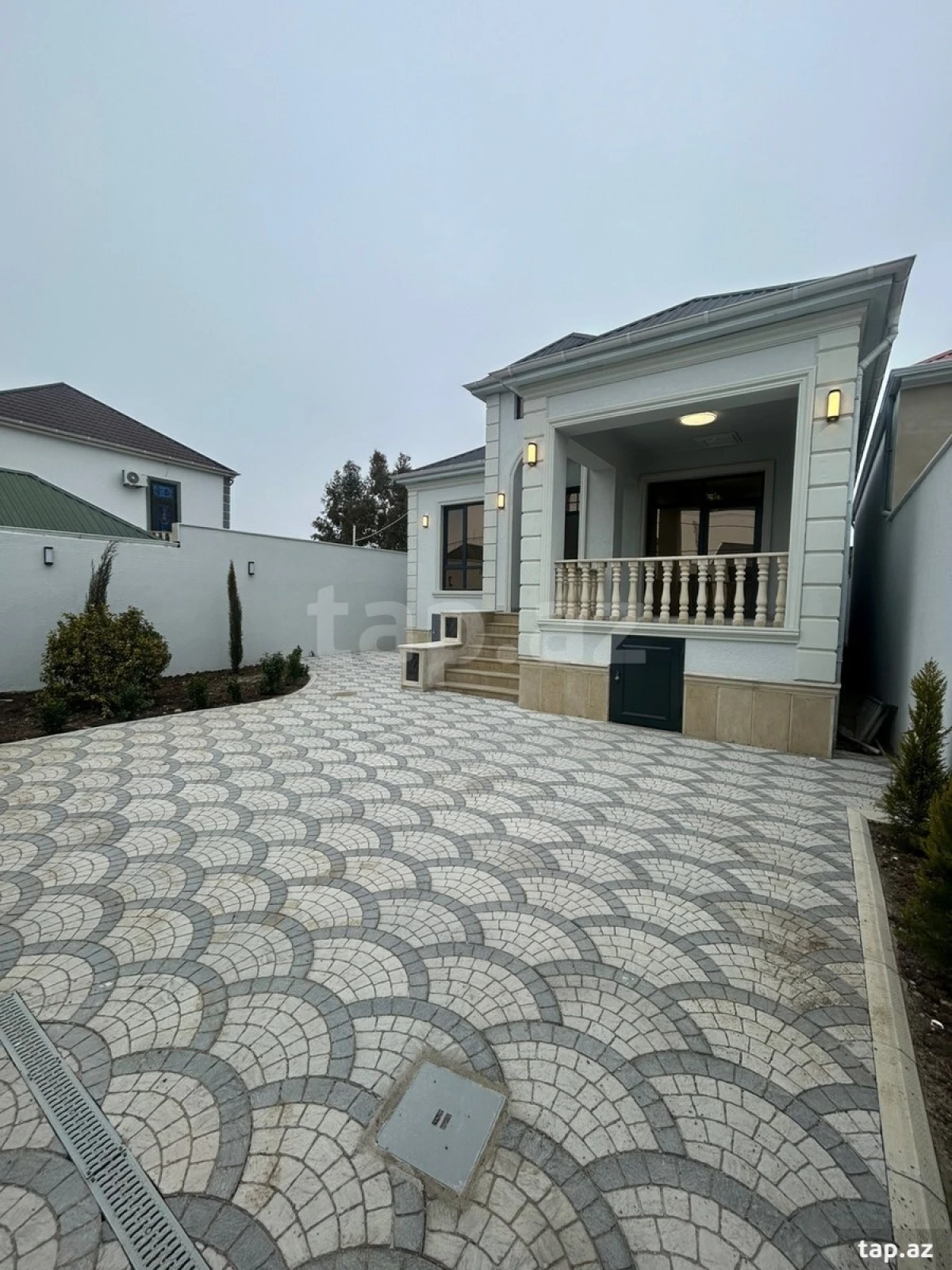 Satılır 4 otaqlı həyət evi 250 m²