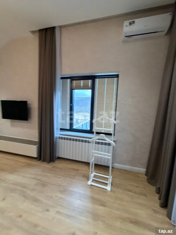 Satılır 8 otaqlı həyət evi 350 m²