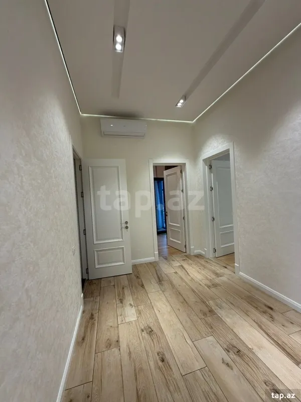 Satılır 8 otaqlı həyət evi 350 m²