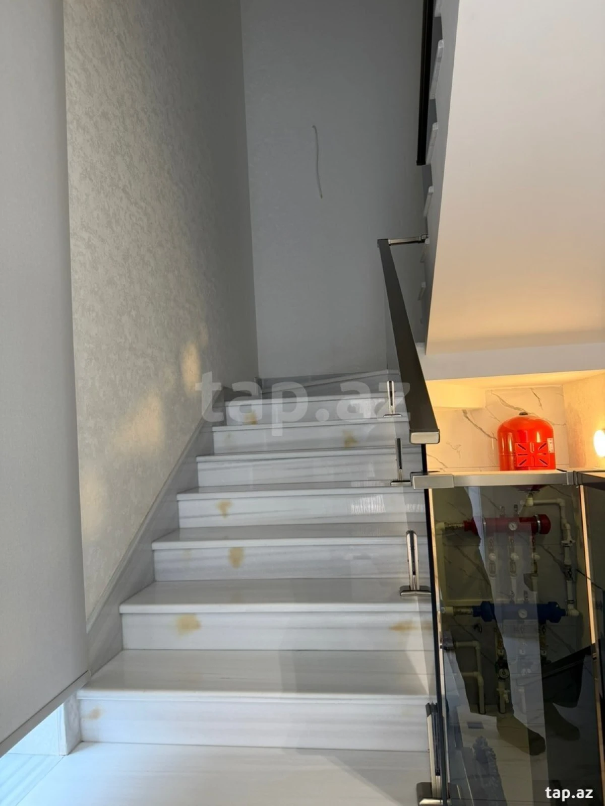 Satılır 8 otaqlı həyət evi 350 m²