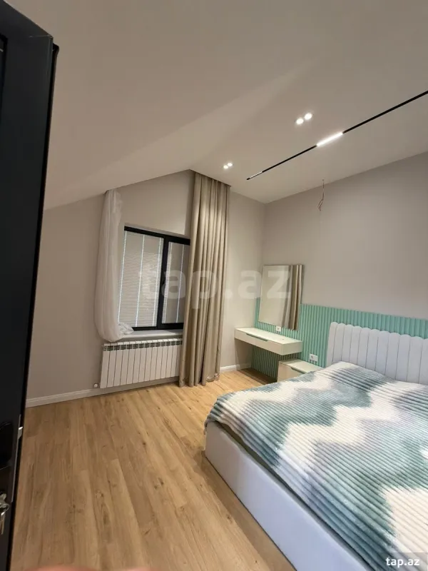 Satılır 8 otaqlı həyət evi 350 m²