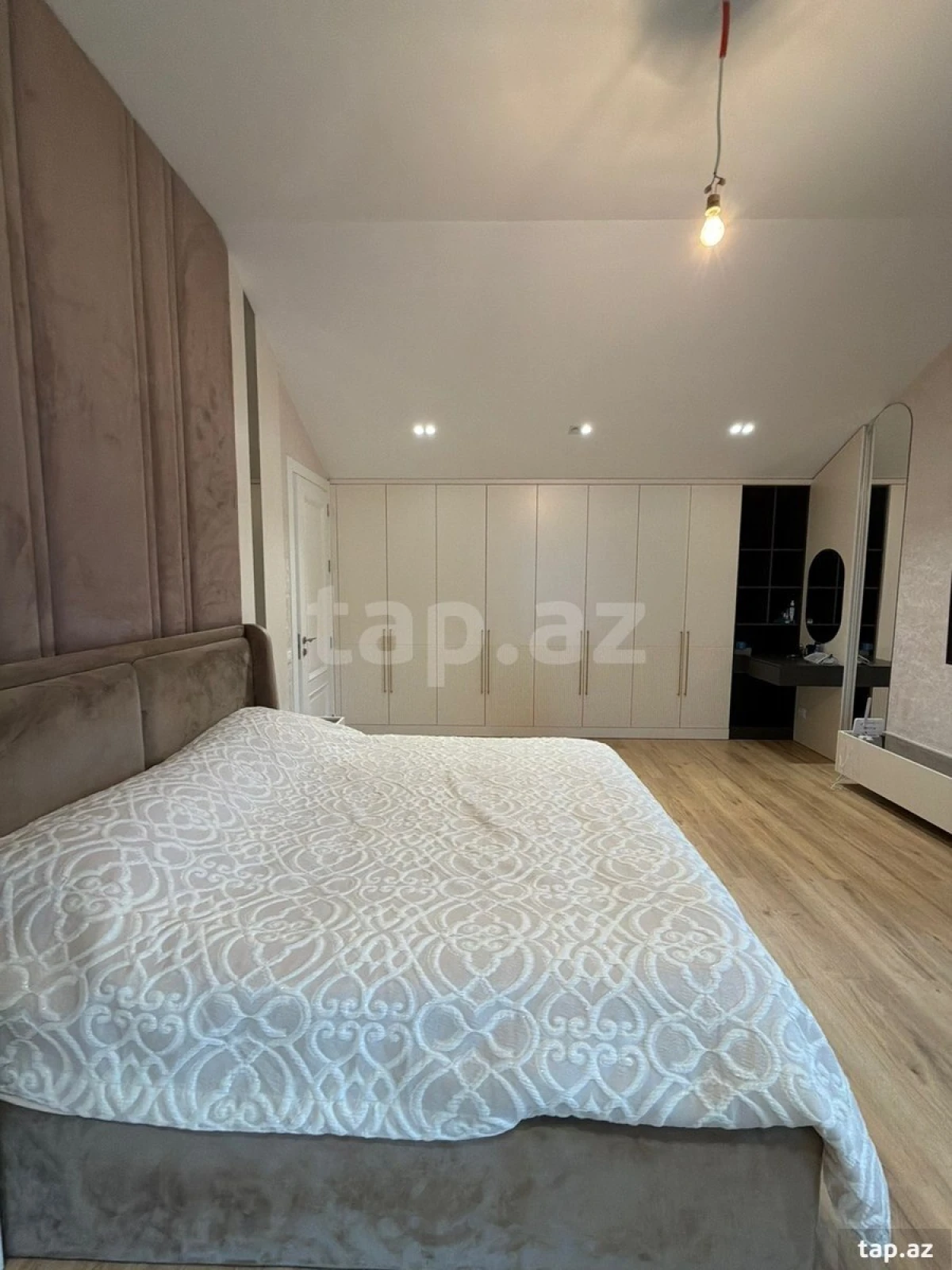 Satılır 8 otaqlı həyət evi 350 m²