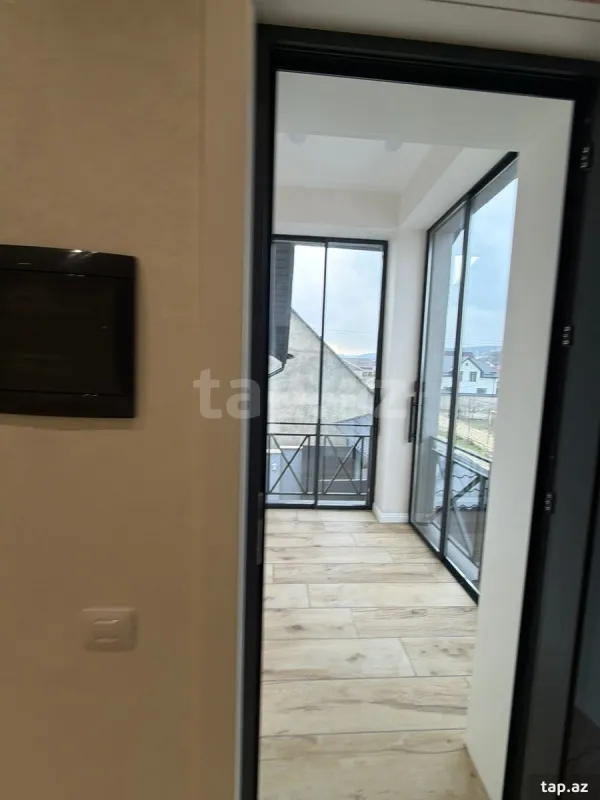 Satılır 8 otaqlı həyət evi 350 m²