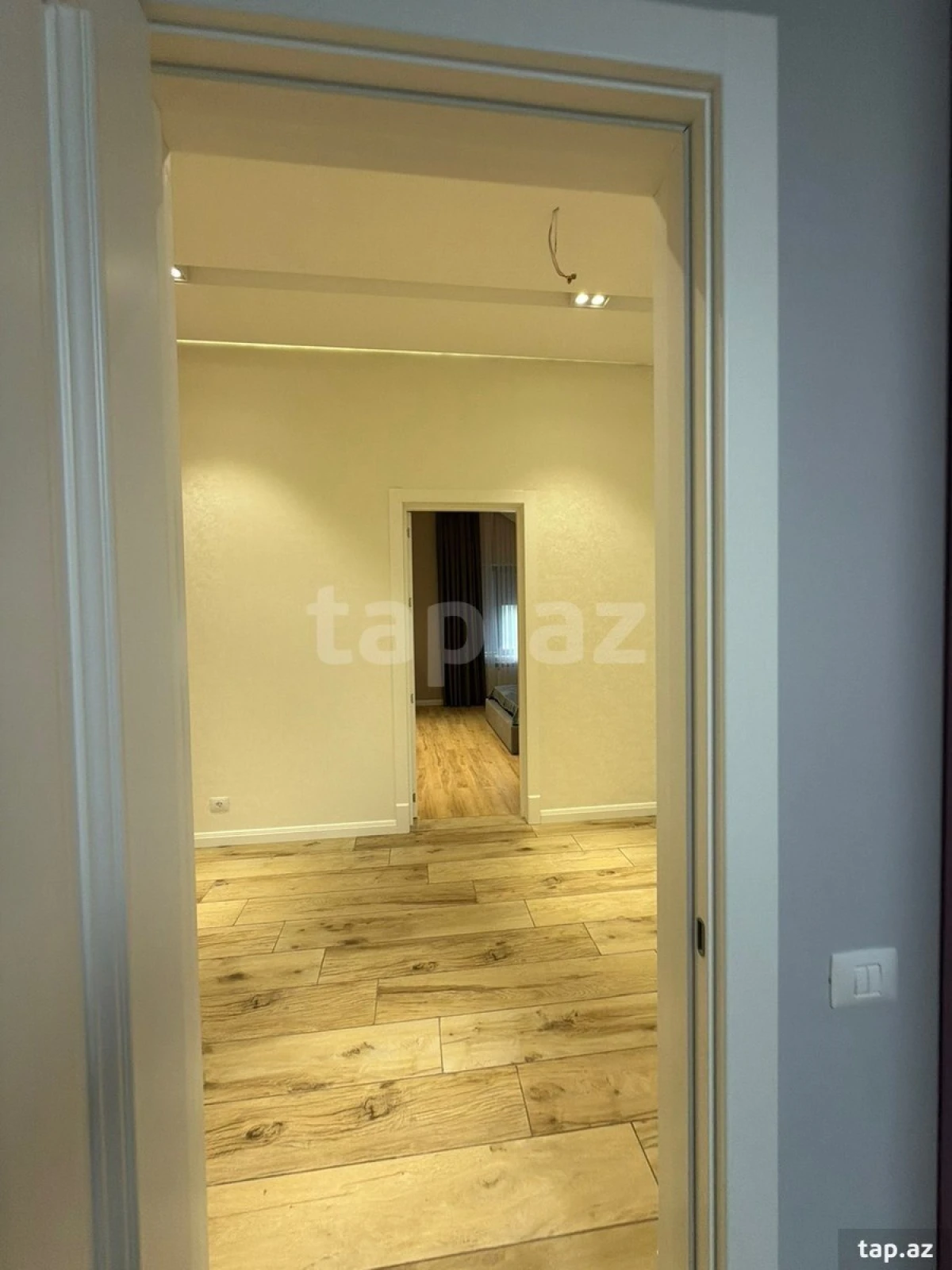 Satılır 8 otaqlı həyət evi 350 m²