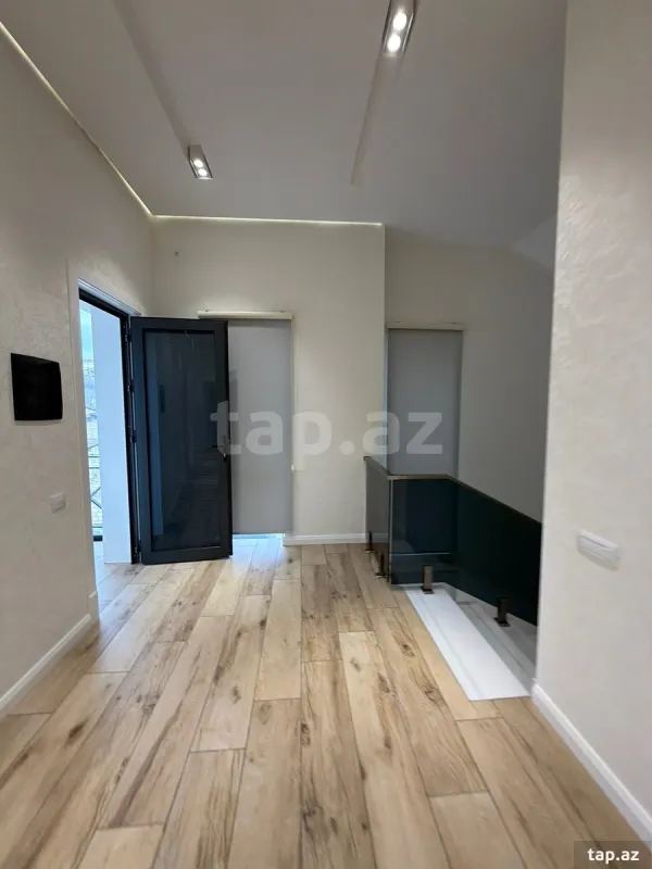 Satılır 8 otaqlı həyət evi 350 m²