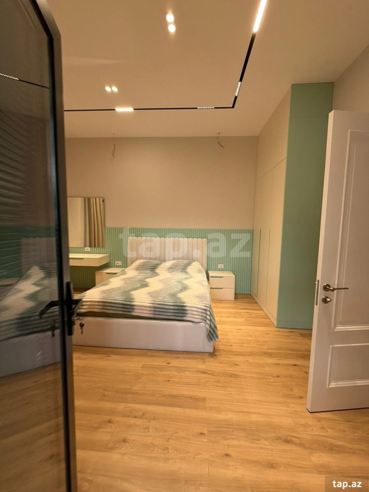 Satılır 8 otaqlı həyət evi 350 m²