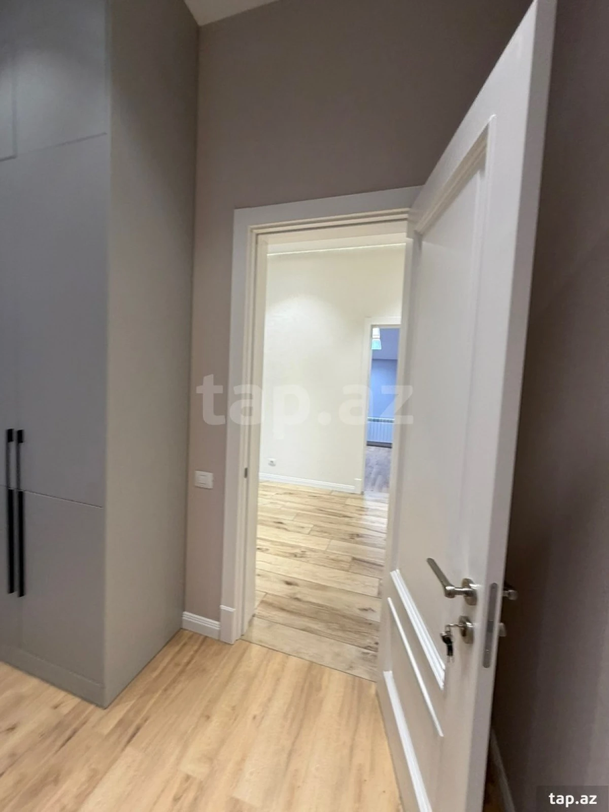 Satılır 8 otaqlı həyət evi 350 m²