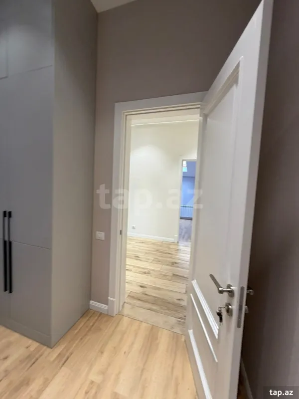 Satılır 8 otaqlı həyət evi 350 m²
