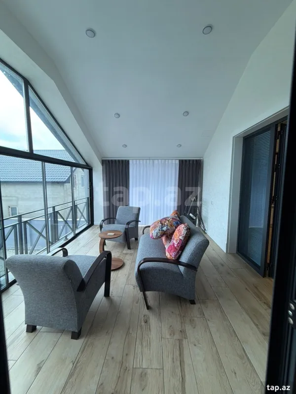 Satılır 8 otaqlı həyət evi 350 m²